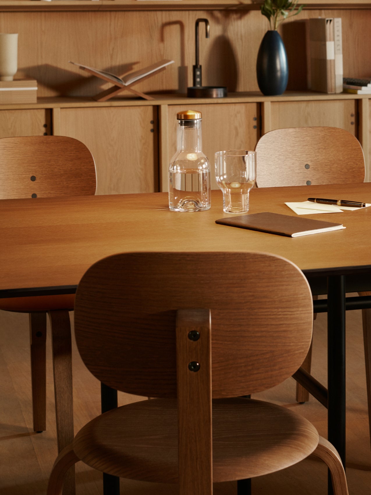 Snaregade Dining Table