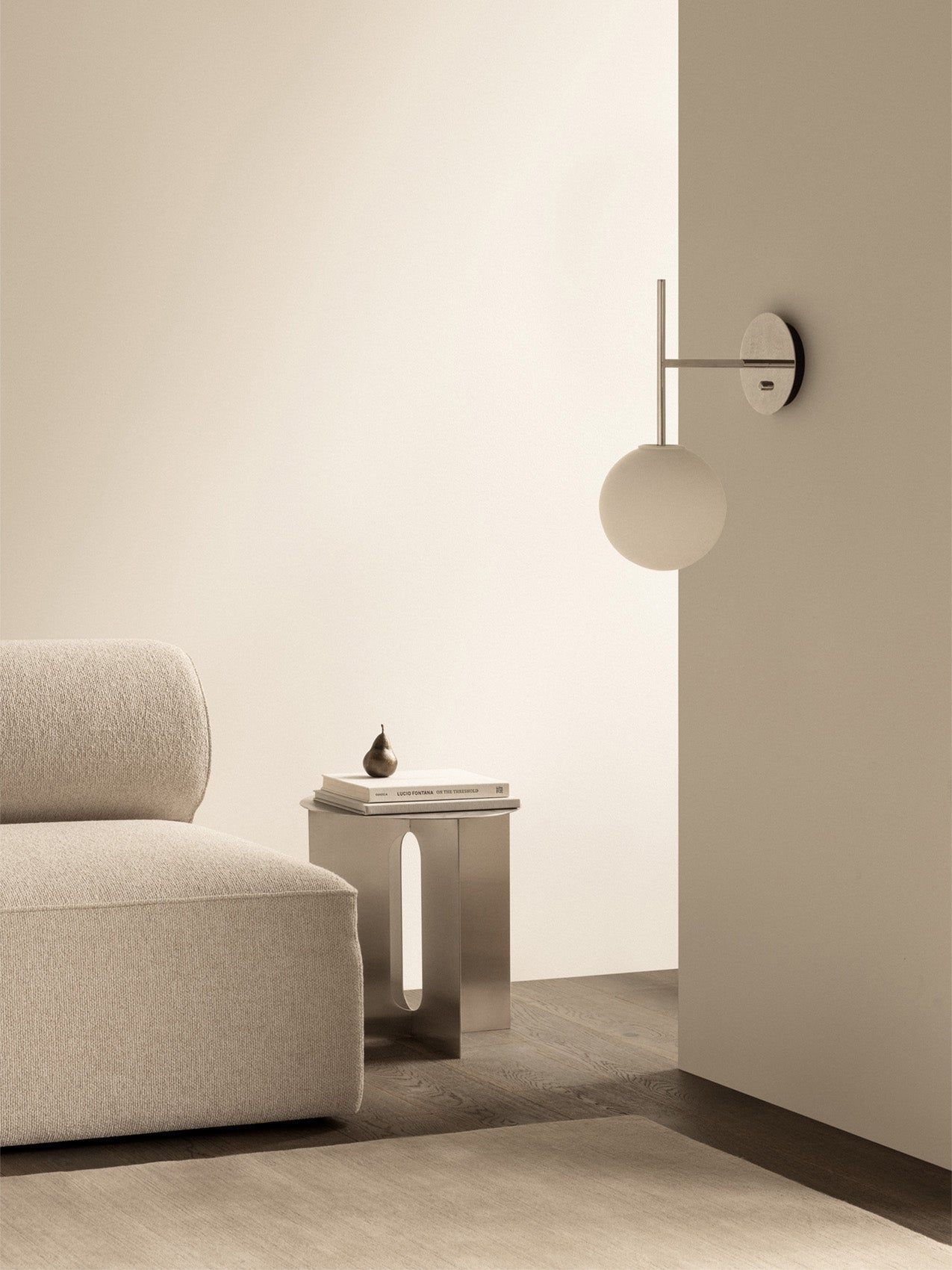tr-c7003 (ホワイト) TR Bulb Suspended Wall Lamp | Audo Furniture & Decor