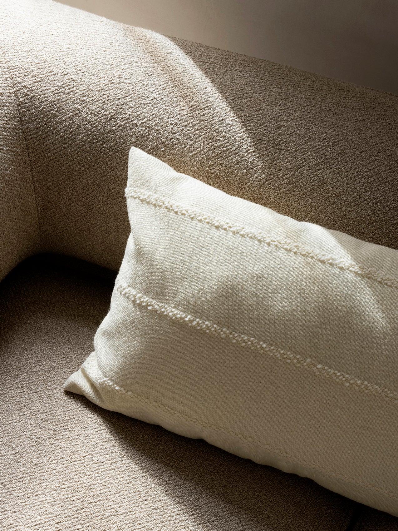 Losaria Pillow, Ivory, Long