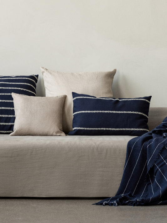 Battus Throw